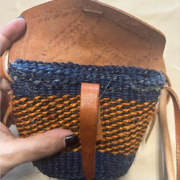 Woven Blue & Brown Crossbody Bucket Bag Leather Patterned Top Closure Straps - Picture 12 of 15